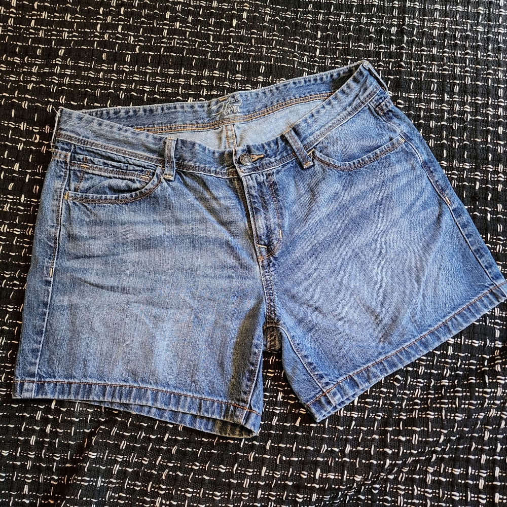 The Flirt Jean Shorts Women's Size 12